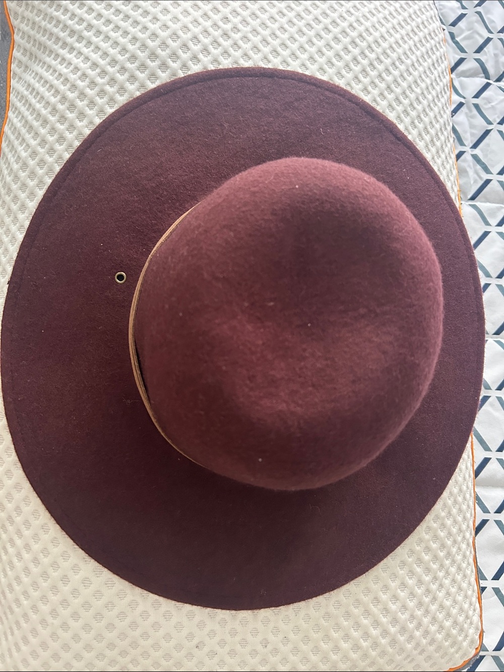 Women’s Wide-Brim Felt Hat in Burgundy - Picture 1 of 1
